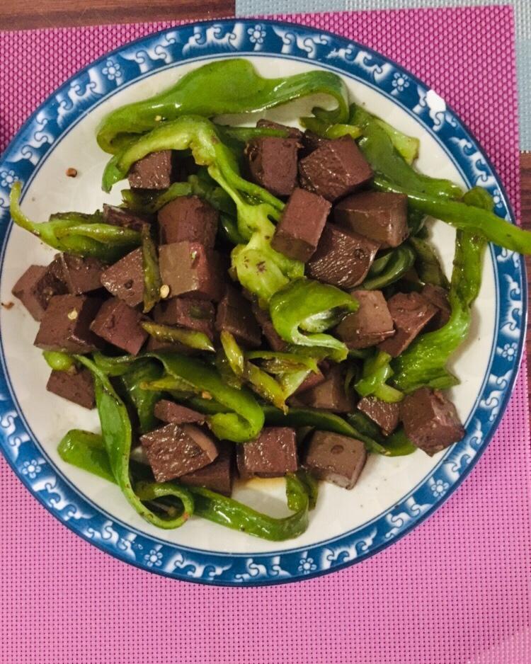 青椒炒鸭血