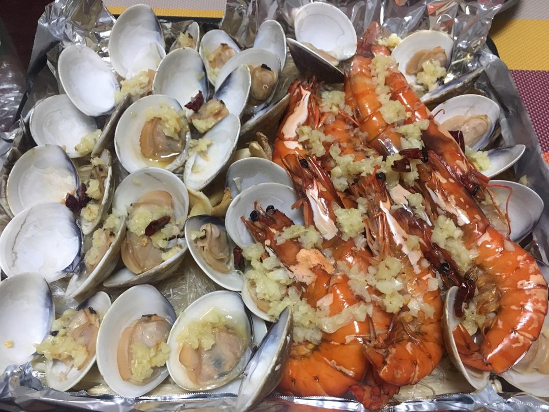 蒜蓉金针菇烤花蛤虾