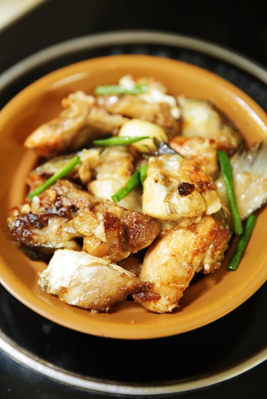 砂锅三文鱼头，这样就可以做《中餐厅》张亮拿手菜