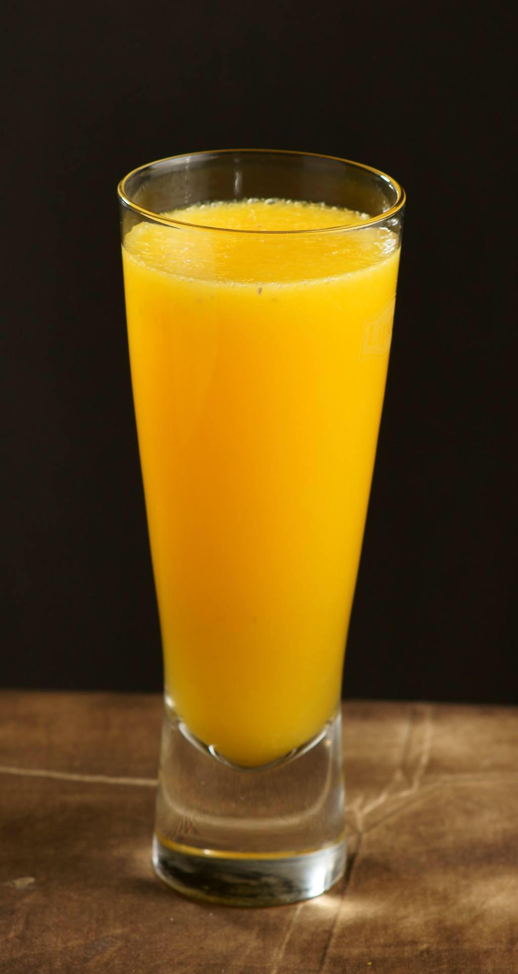 可以不用2茶勺橙汁的做法橙子去皮,剥开入炸汁机,放糖榨汁喜欢橙汁的