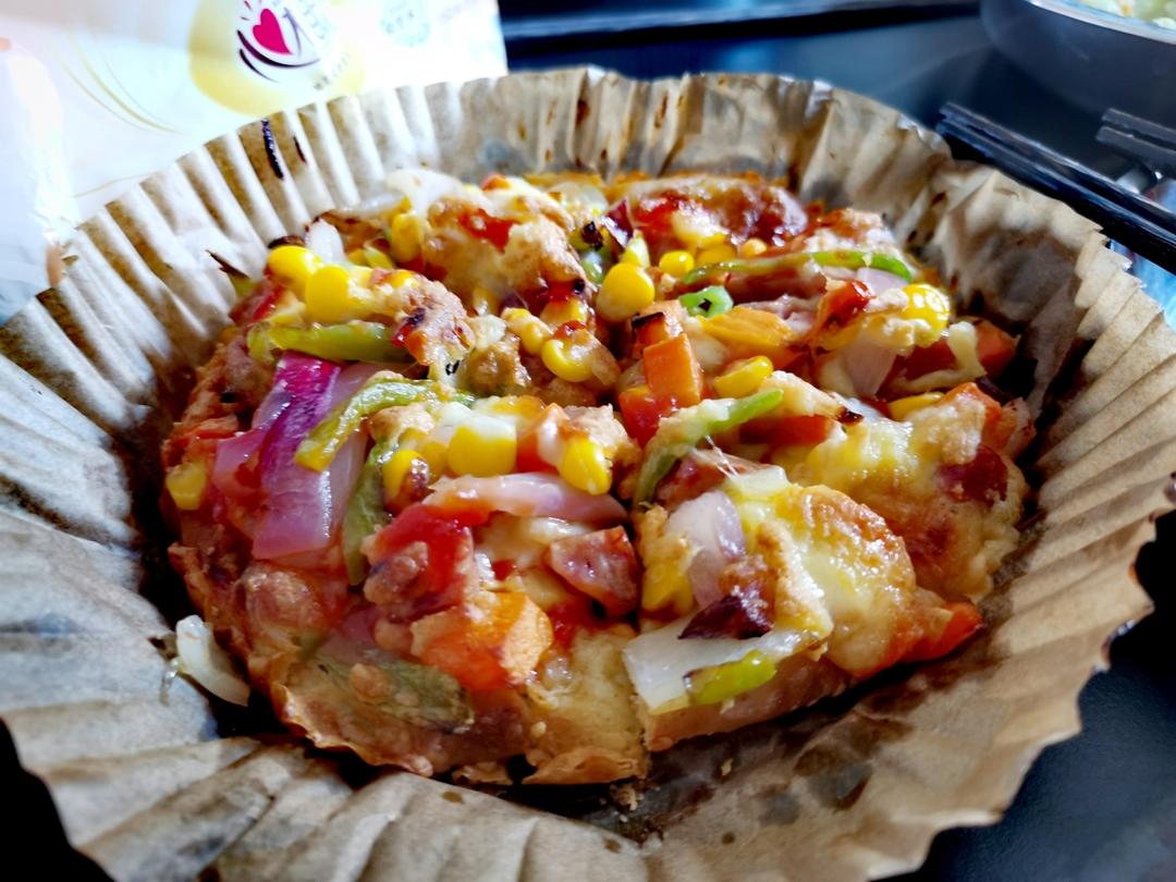 含宣软饼皮做法、自己在家也能做出馅料十足、超拉丝的美味诱人披萨