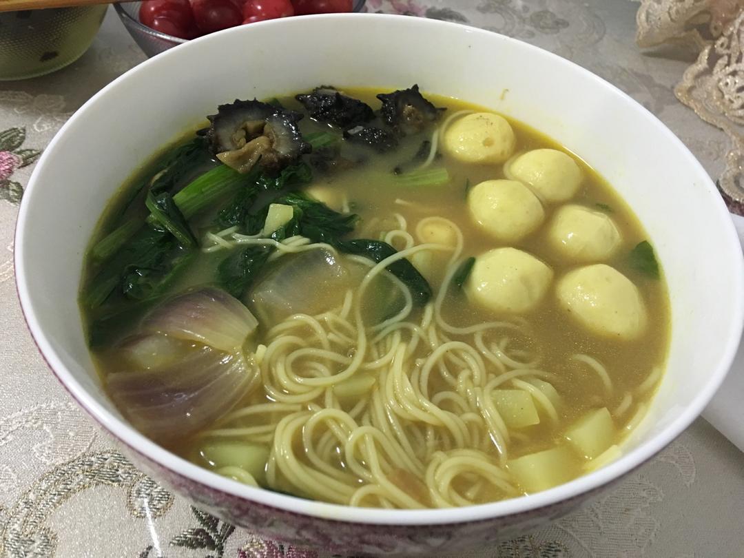 咖喱鱼丸面