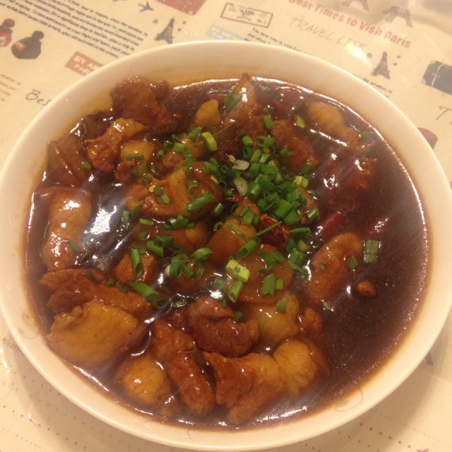 吃着碗里望着锅里的红烧肉