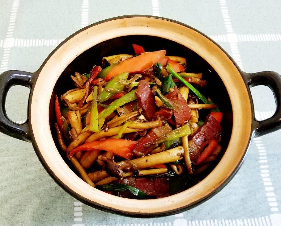 深圳大头做的干锅腊肉茶树菇