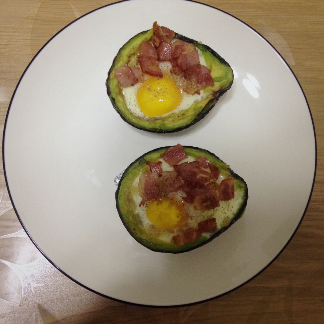 培根牛油果焗蛋