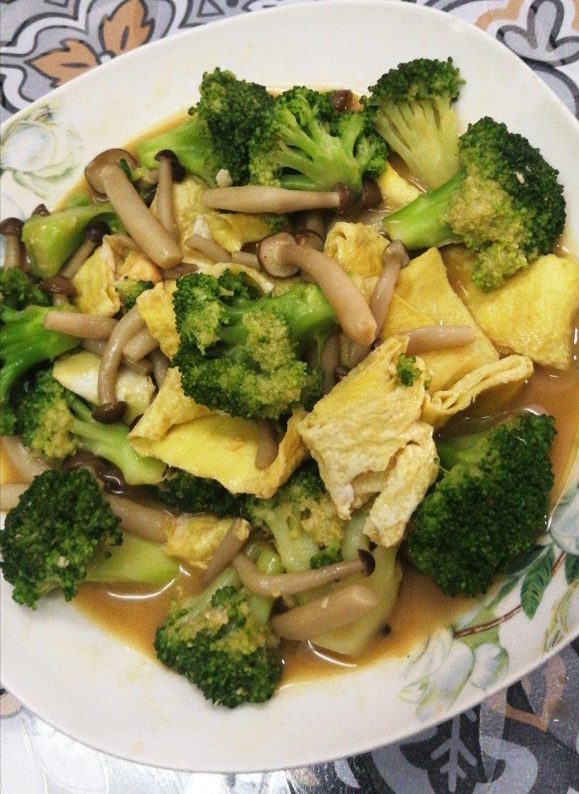 白玉菇西兰花烩虾仁