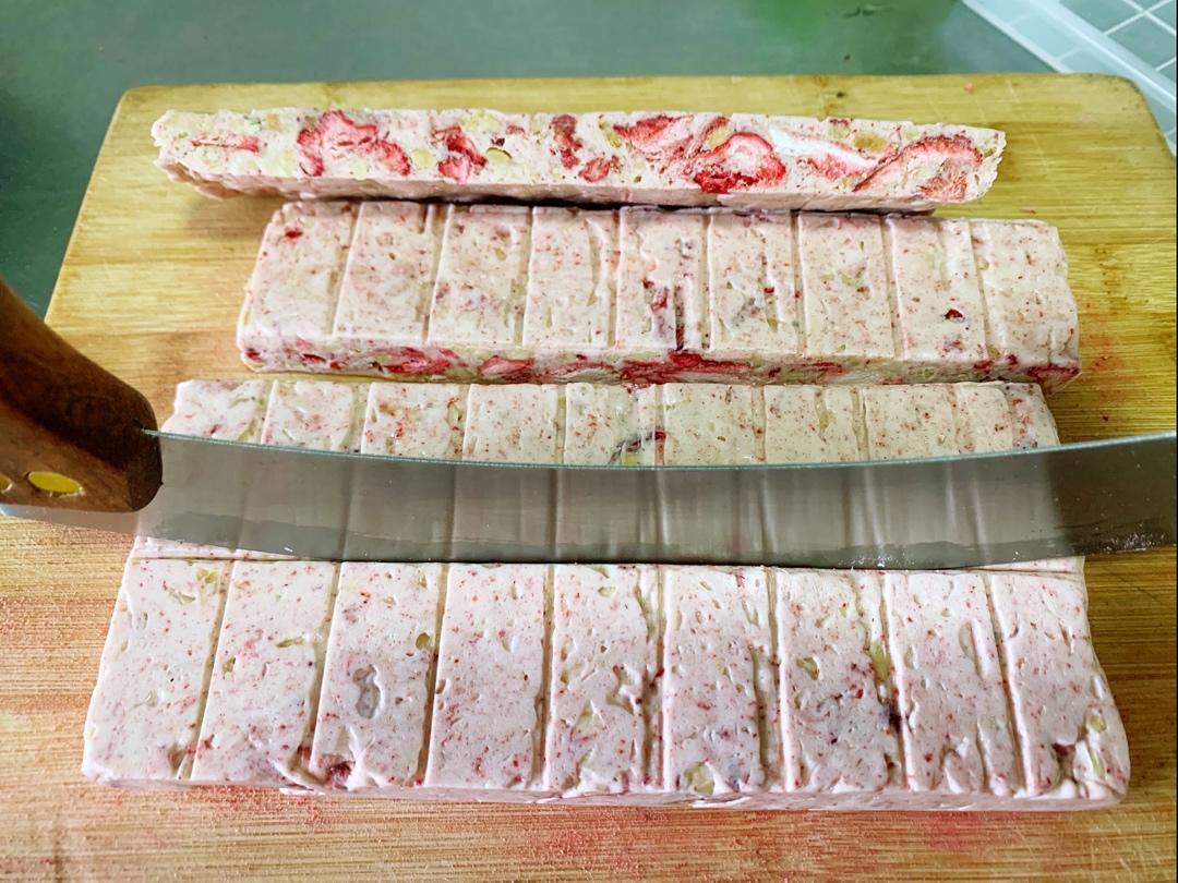 不甜草莓牛轧糖棉花糖版易操作孩子奶糖果草莓控