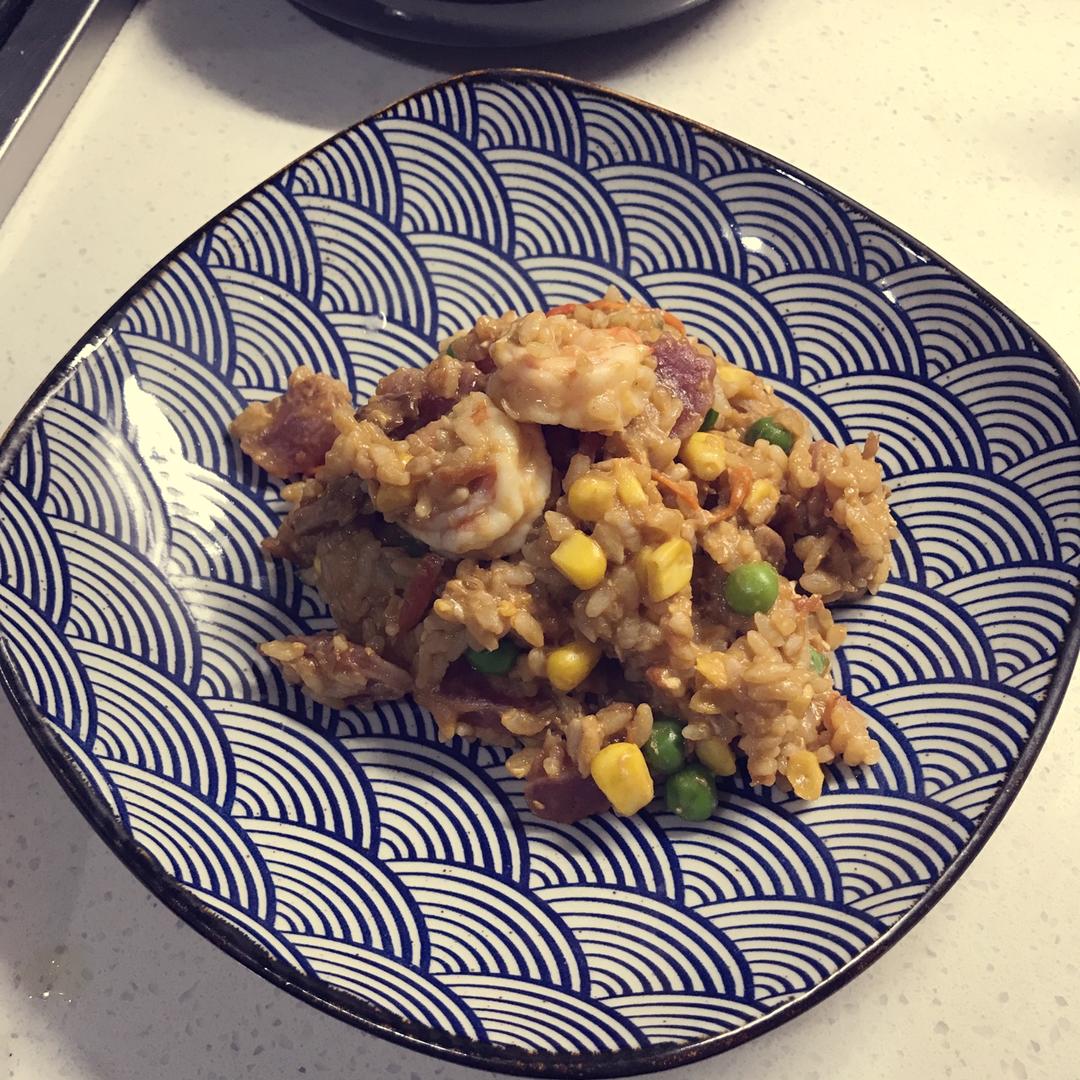 香肠虾仁酱油炒饭