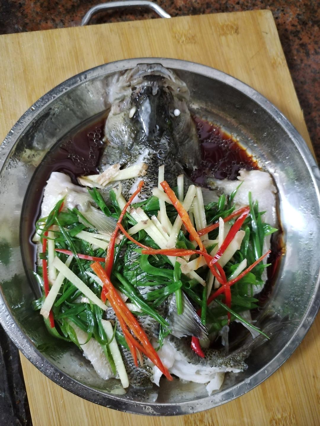 10分钟做 清蒸鲈鱼 （附切鱼图解）