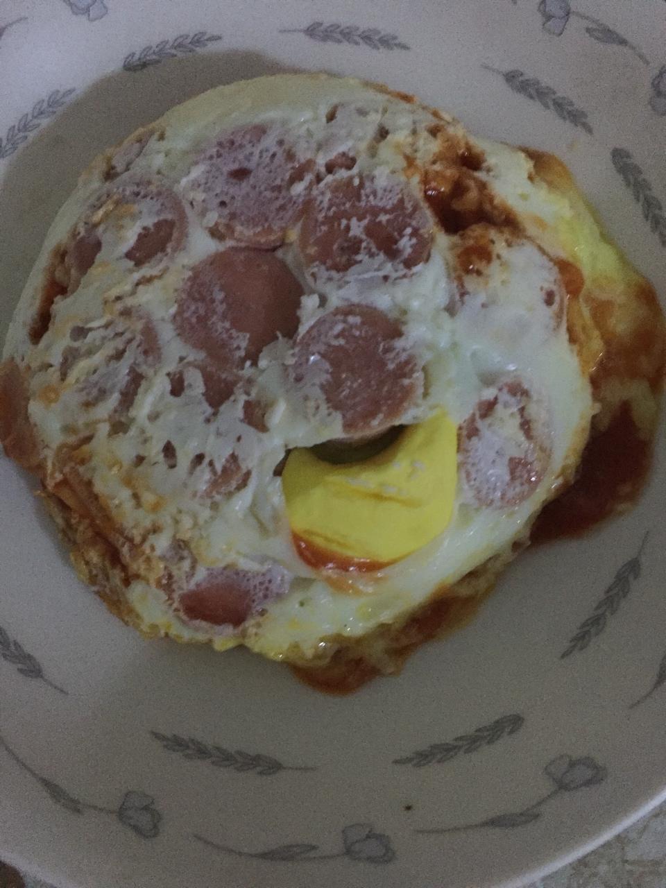 只需摆好材料去微波！惊艳全家的早餐端上桌：香肠奶酪烘蛋