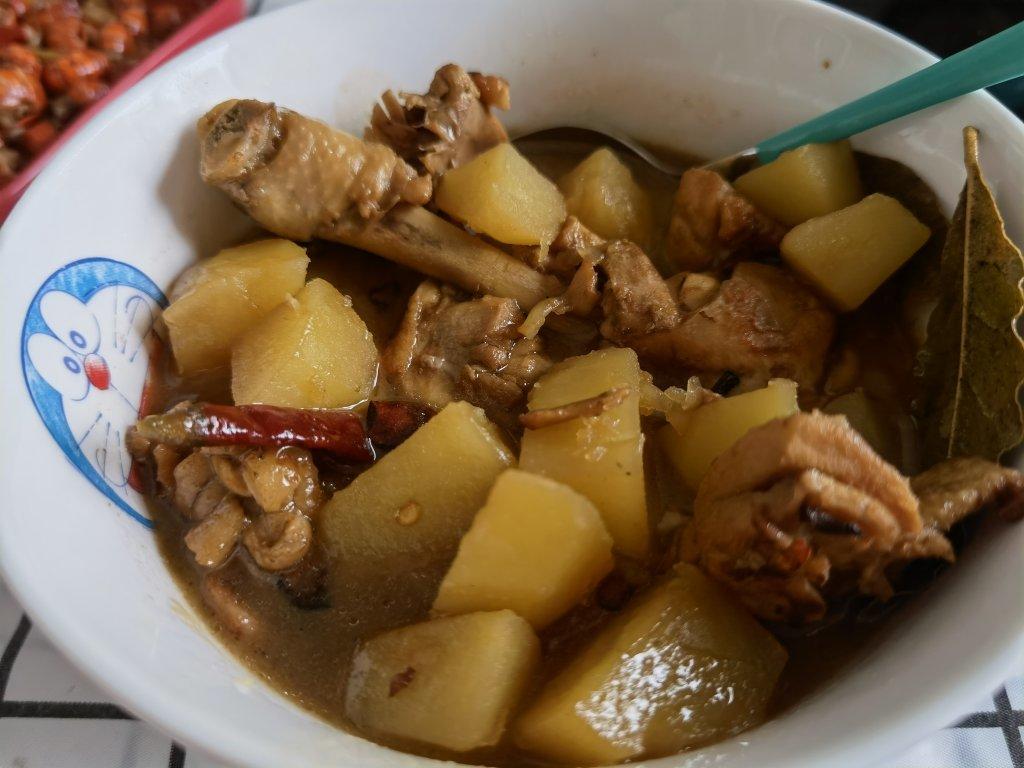 鸡腿炖土豆 上桌秒空盘 汤都喝干了！