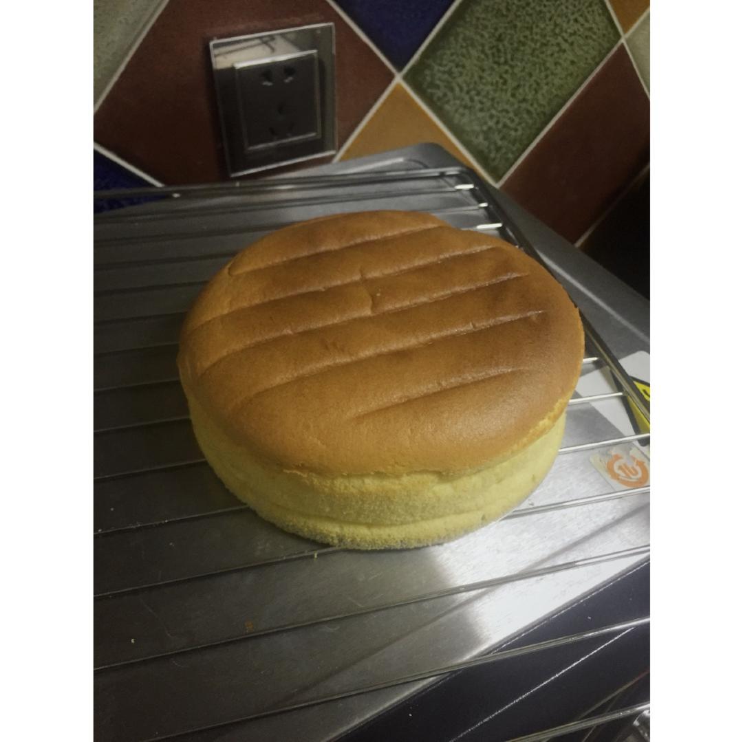 时下流行的鲜奶油戚风裸蛋糕
