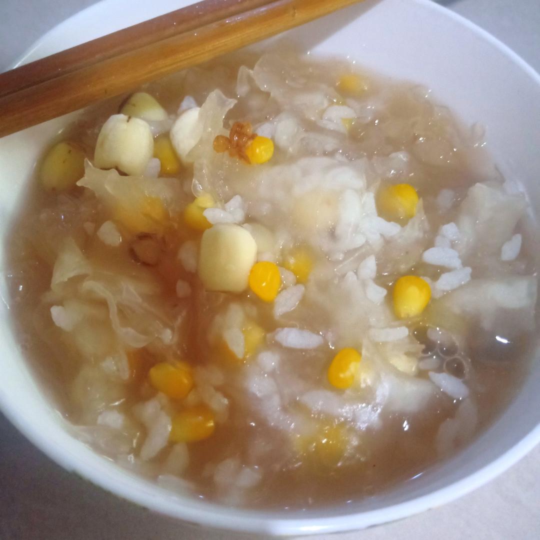 红枣银耳莲子粥