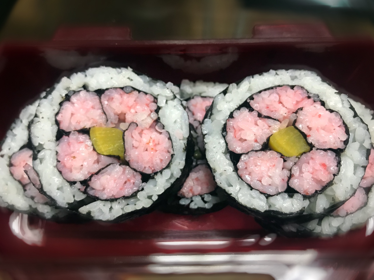 美腻的樱花寿司