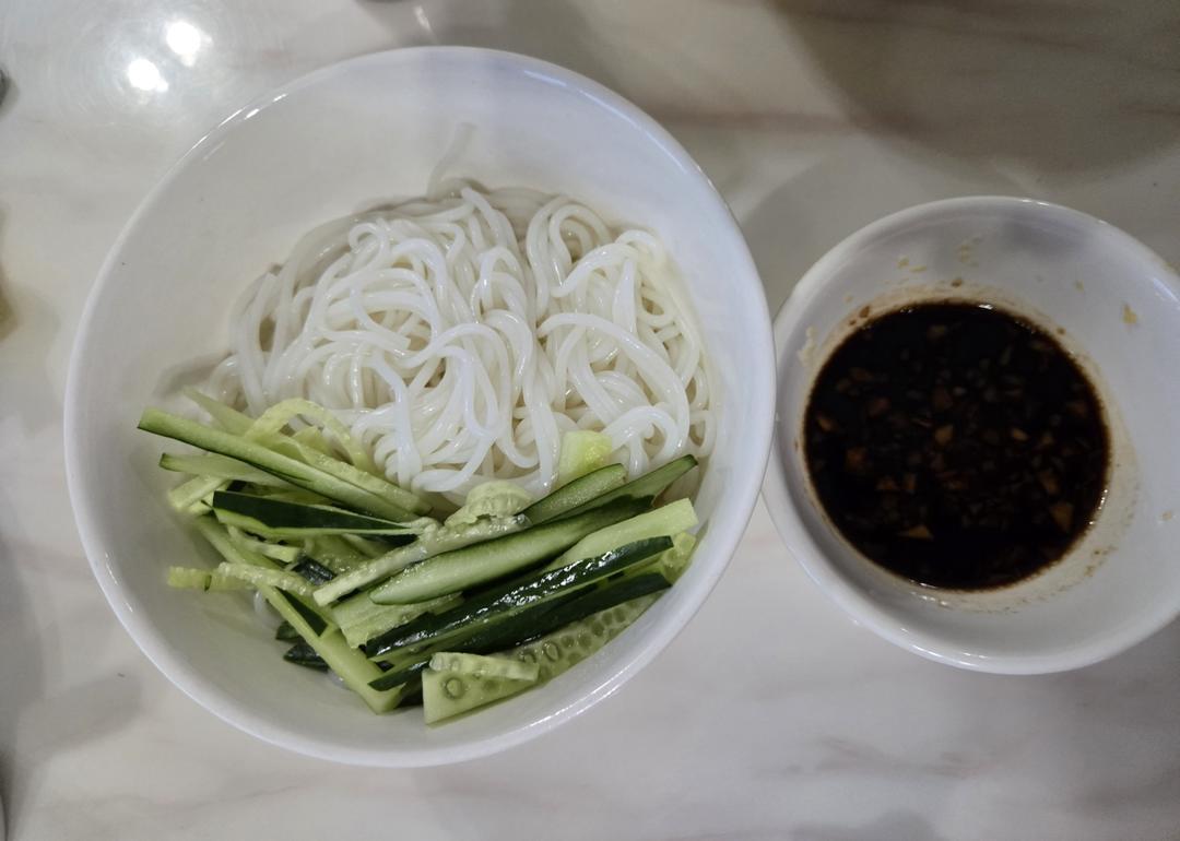 超级简单零难度夏日开胃的凉面拌面做法