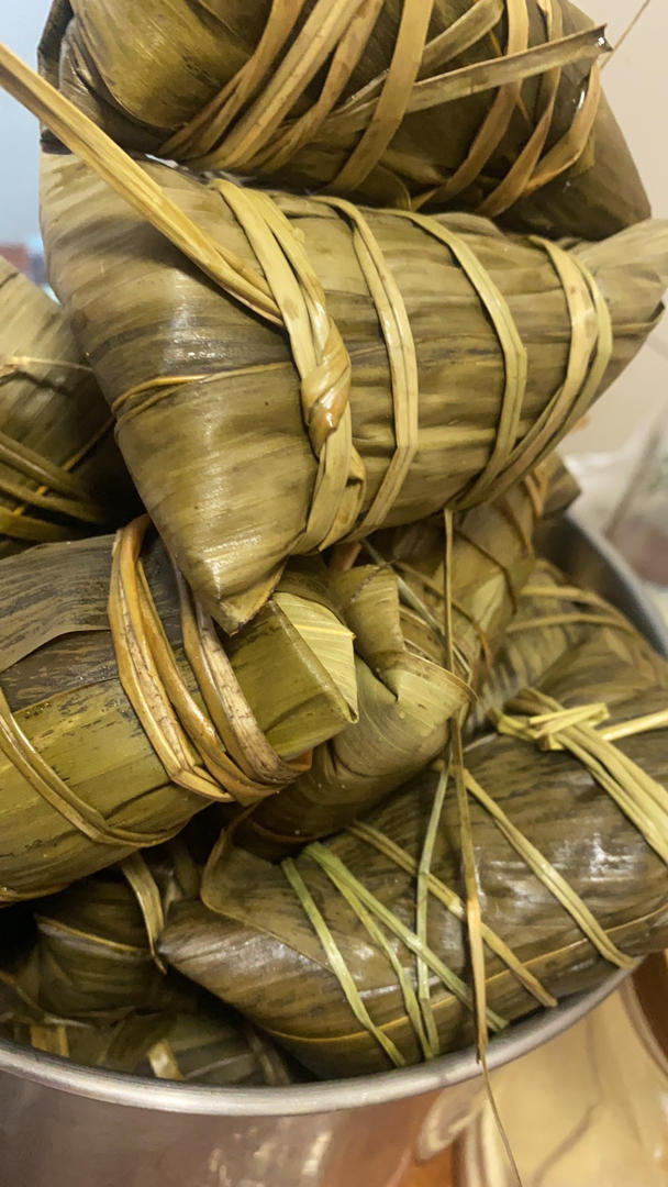 咸蛋五花肉粽子多种包法小视频