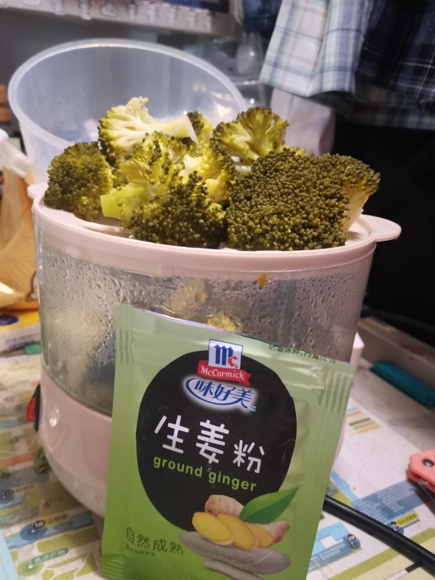 寝室日常 拌清蒸西兰花的做法步骤图 吃了一只大兔子 下厨房