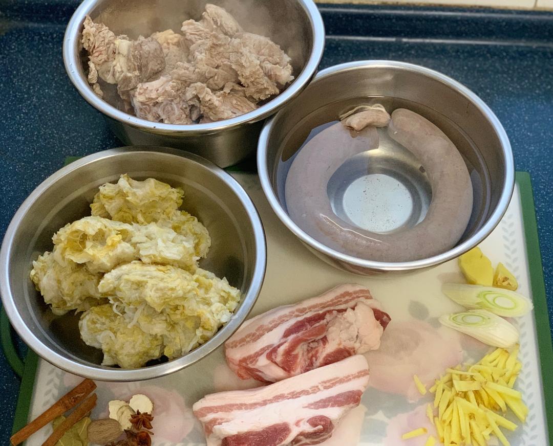 步骤图 东北热菜酸菜脊骨血肠汆白肉的做法 东北热菜酸菜脊骨血肠汆白肉的做法步骤 家常菜 下厨房