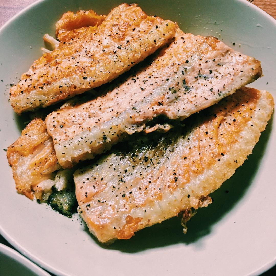 张一一丫做的香煎三文鱼骨