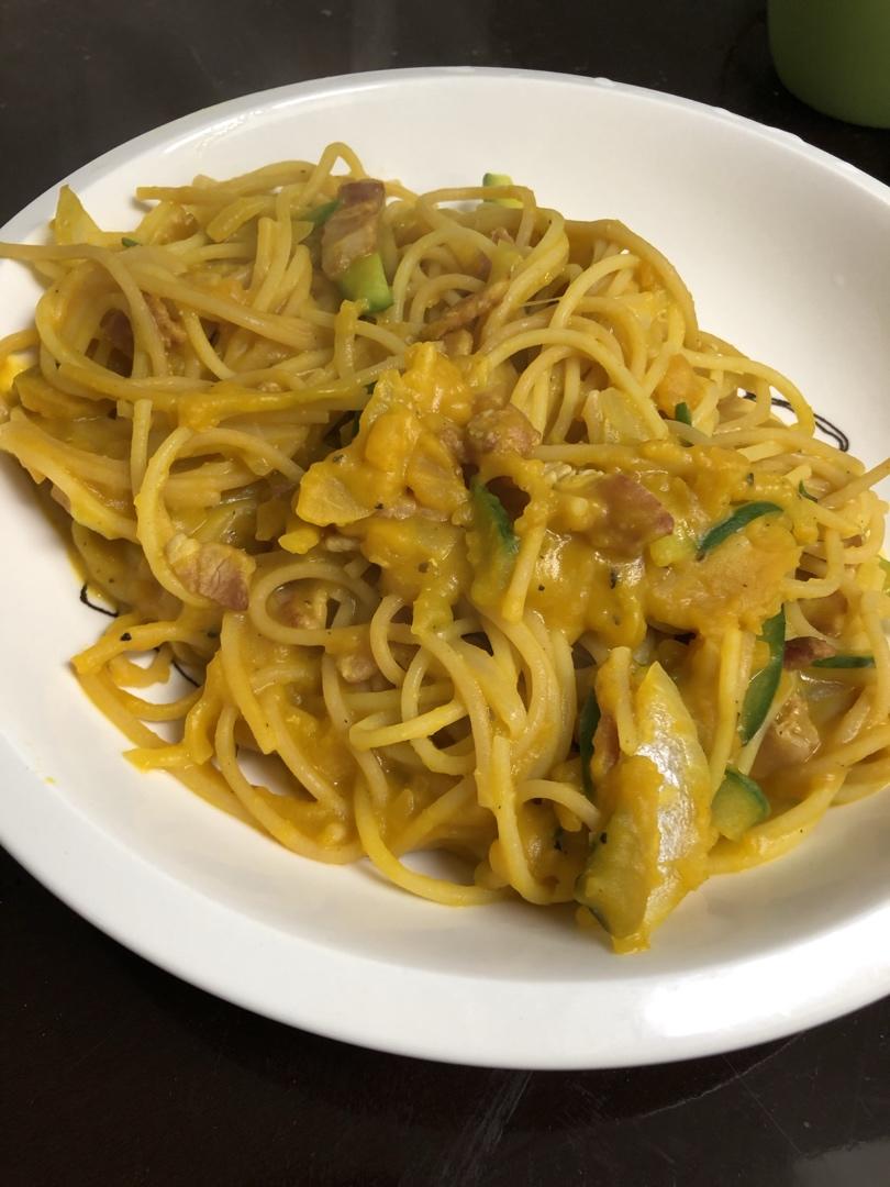 奶香南瓜火腿意面