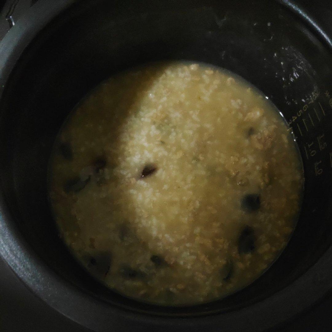 超级无敌简单电饭煲版皮蛋瘦肉粥