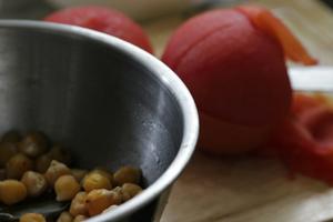 番茄洋葱烩鹰嘴豆 channa masala的做法 步骤1