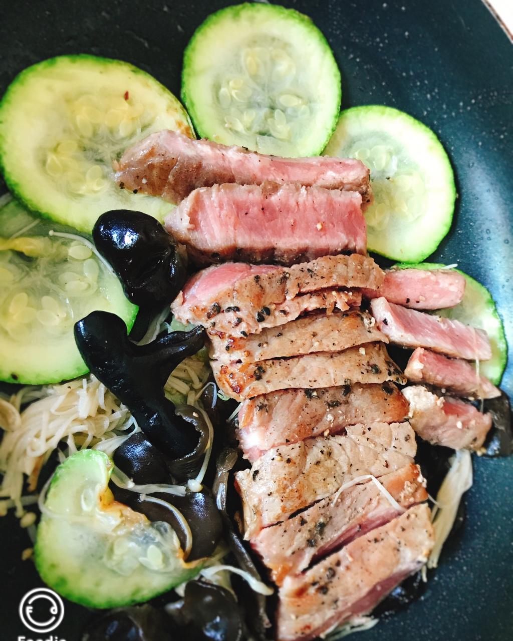 【健康三餐】煎牛排配泰式酱汁