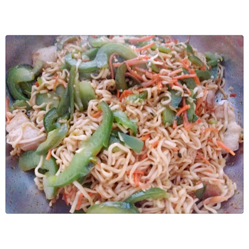 家常炒面：簡單、快捷，美味。