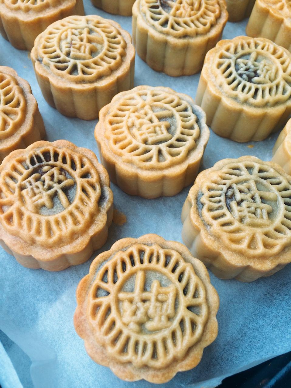 广式月饼—蛋黄莲蓉月饼