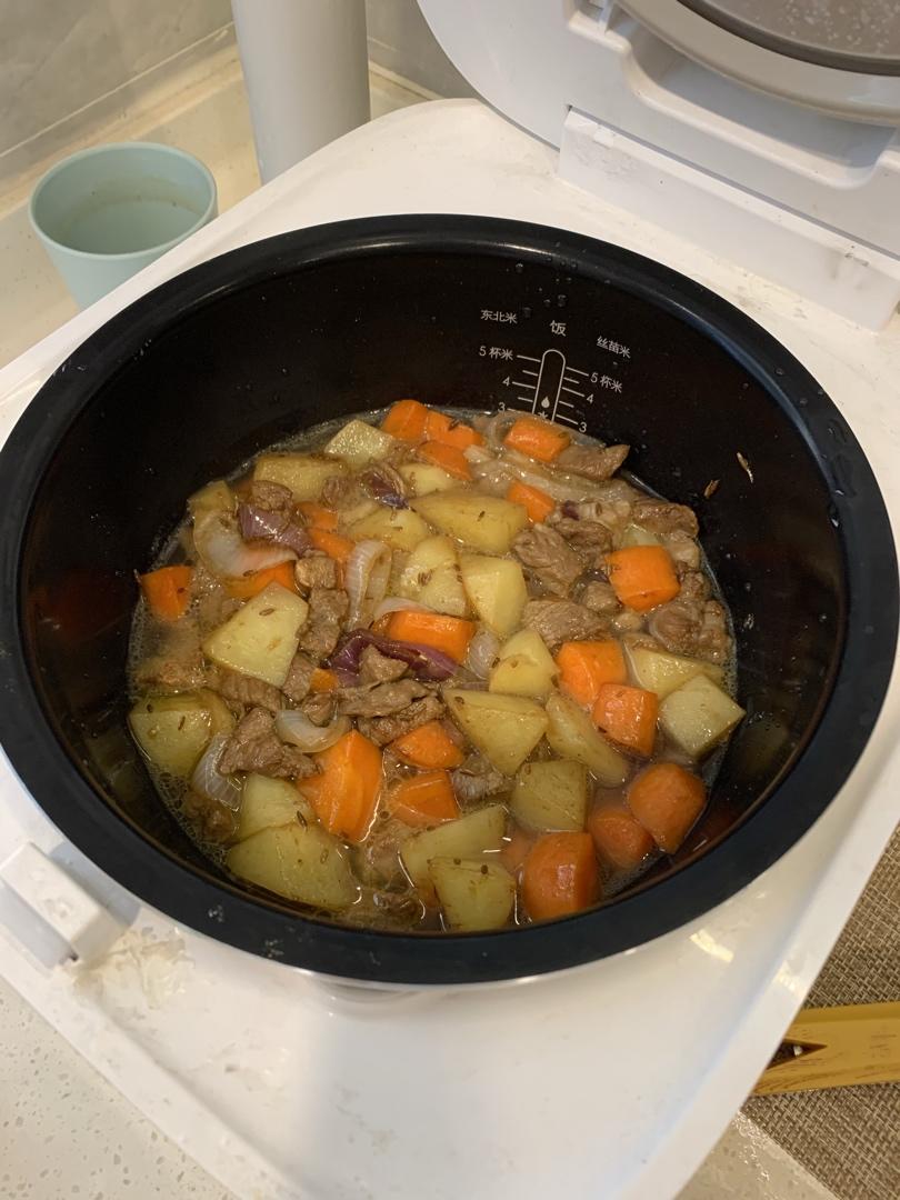 喷香羊肉焖饭