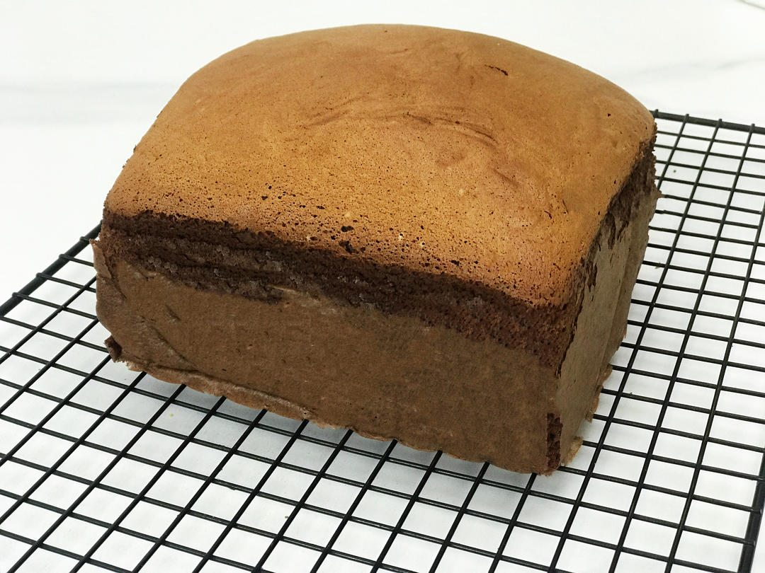 每次做这个蛋糕，家属都要先吃3块，真的是香啊！爱吃巧克力的一定不要错过！