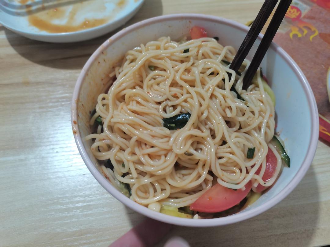 十分钟做好一盘开胃凉拌面～太好吃啦