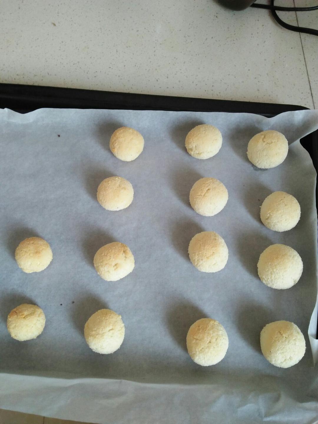 不会失败的小点心---蛋白椰蓉球