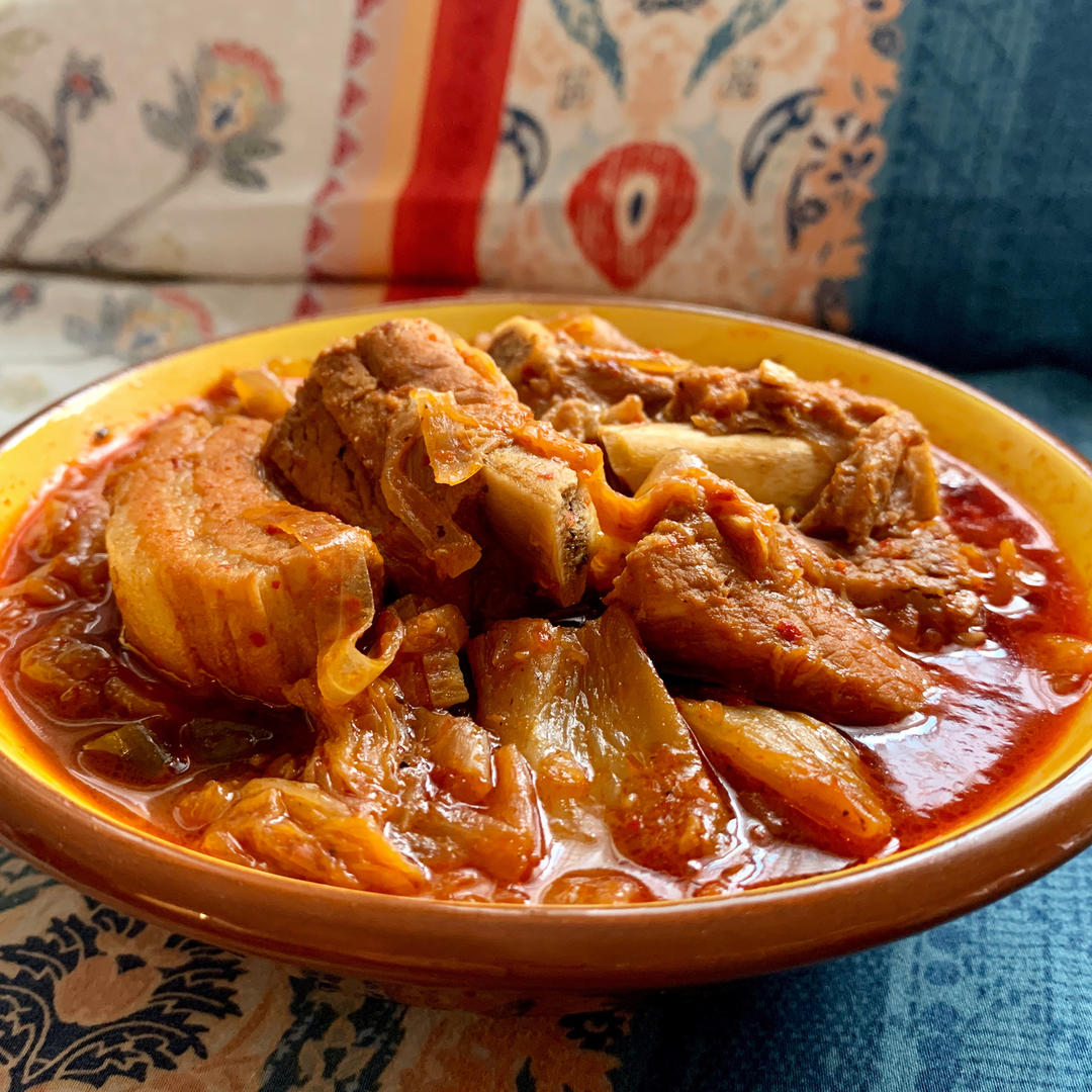 【借你带轮子的家】被全员赞的吴世勋同款泡菜炖猪脊排 등갈비 김치찜