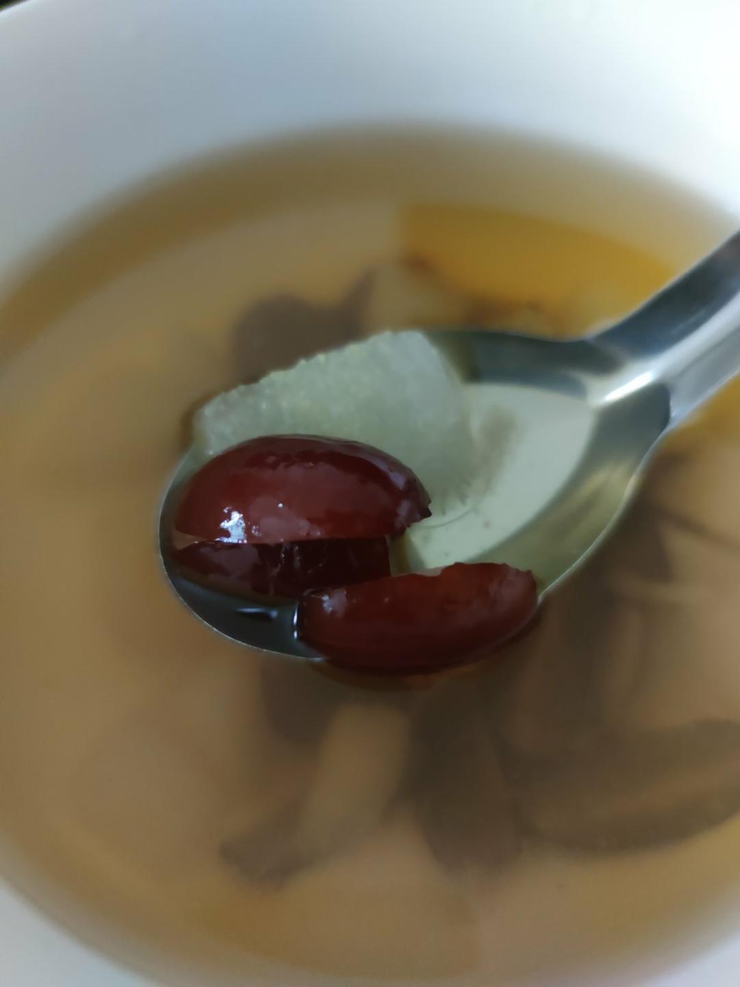 冰糖雪梨红枣养生汤