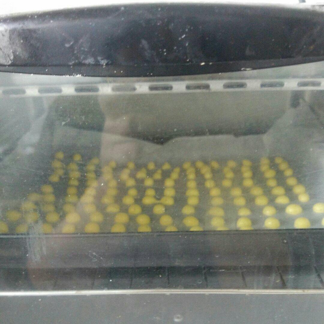 入口即化的无添加蛋黄溶豆