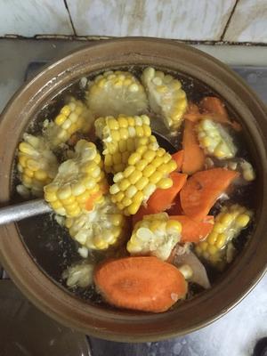 快手玉米胡萝卜山药鸡肉汤的做法 步骤2