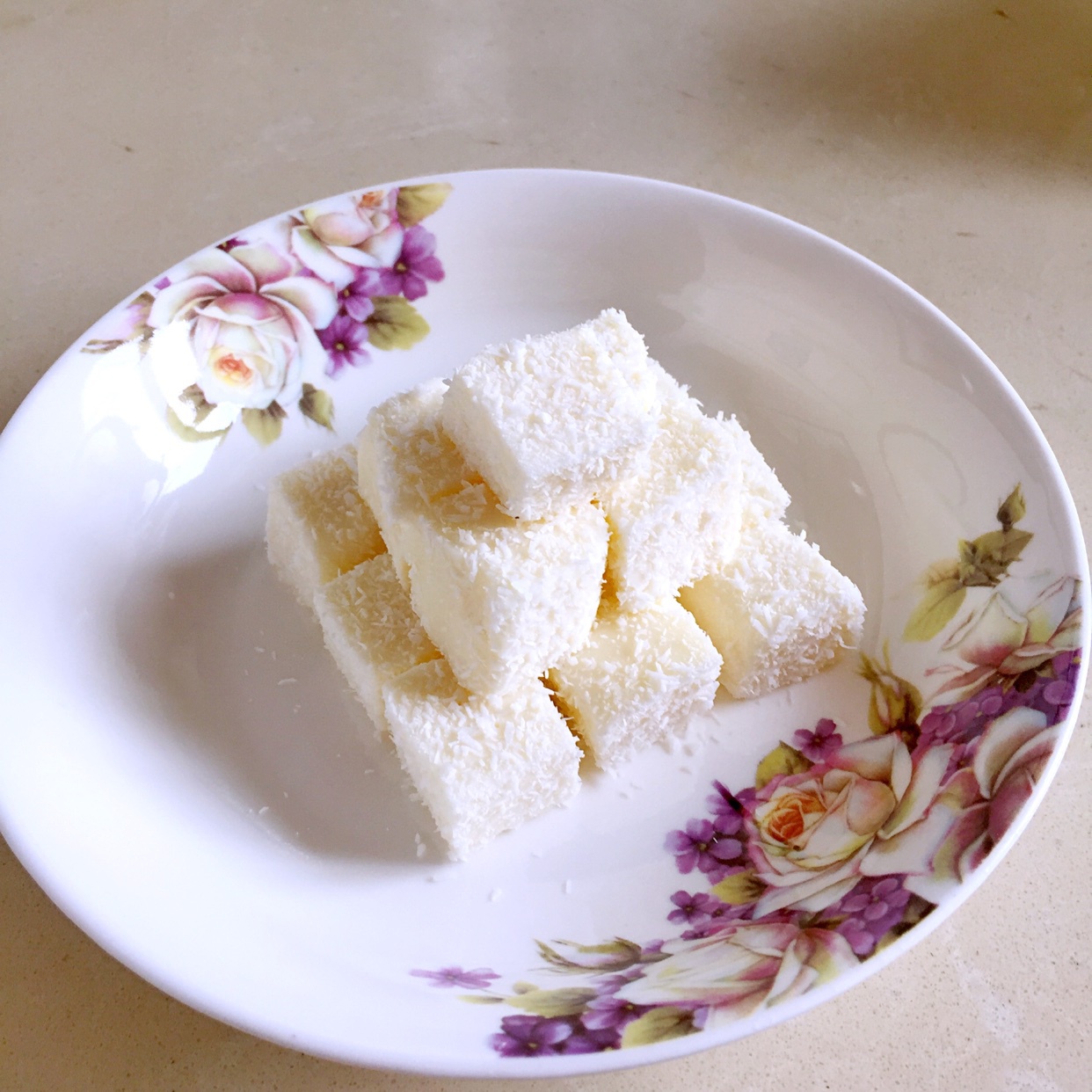 「椰丝牛奶小方」媲美85℃