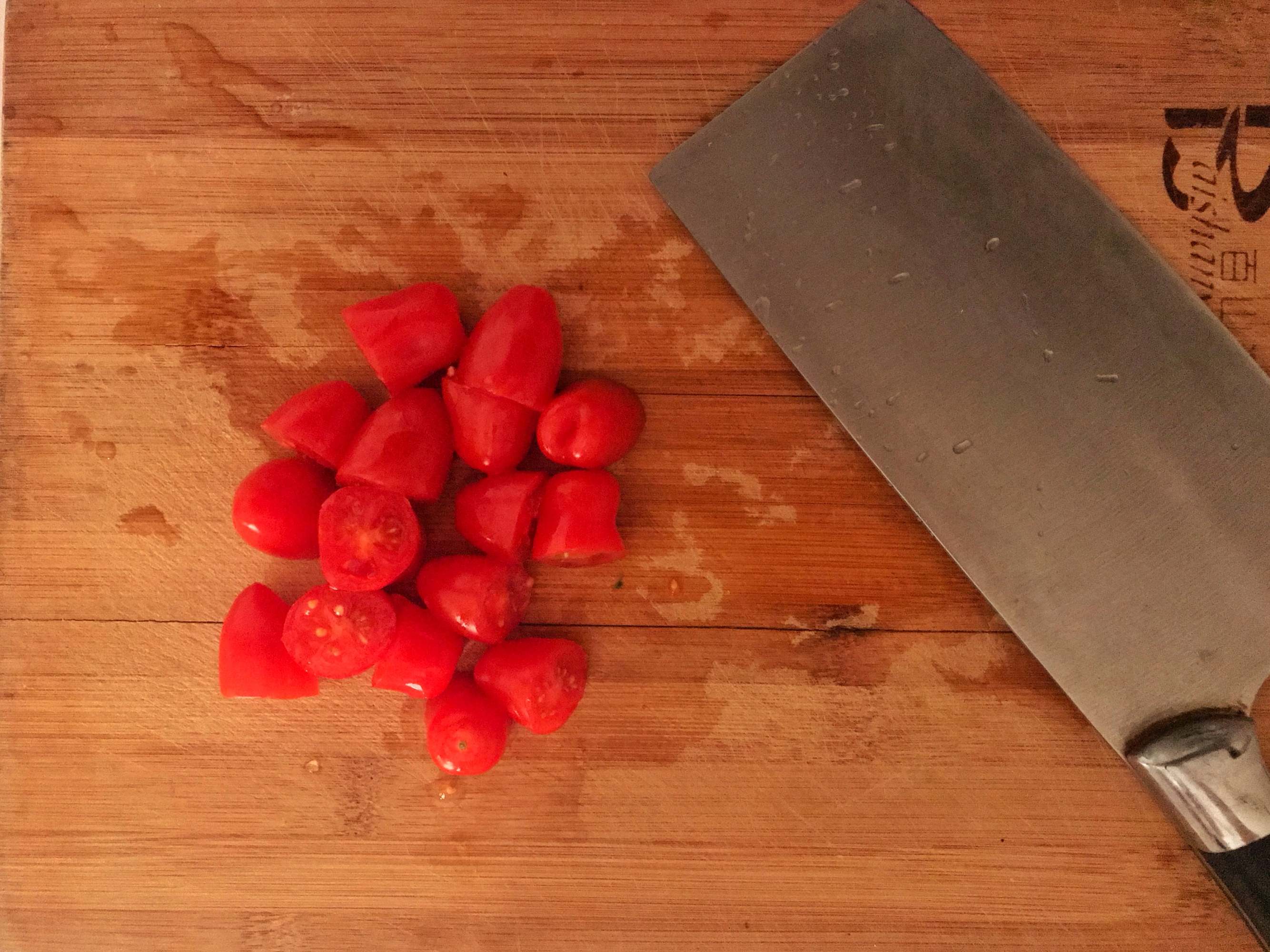微波炉番茄炒蛋的做法 步骤1