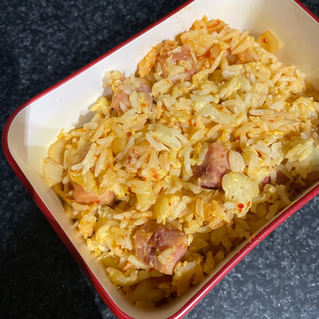 辣白菜午餐肉炒饭