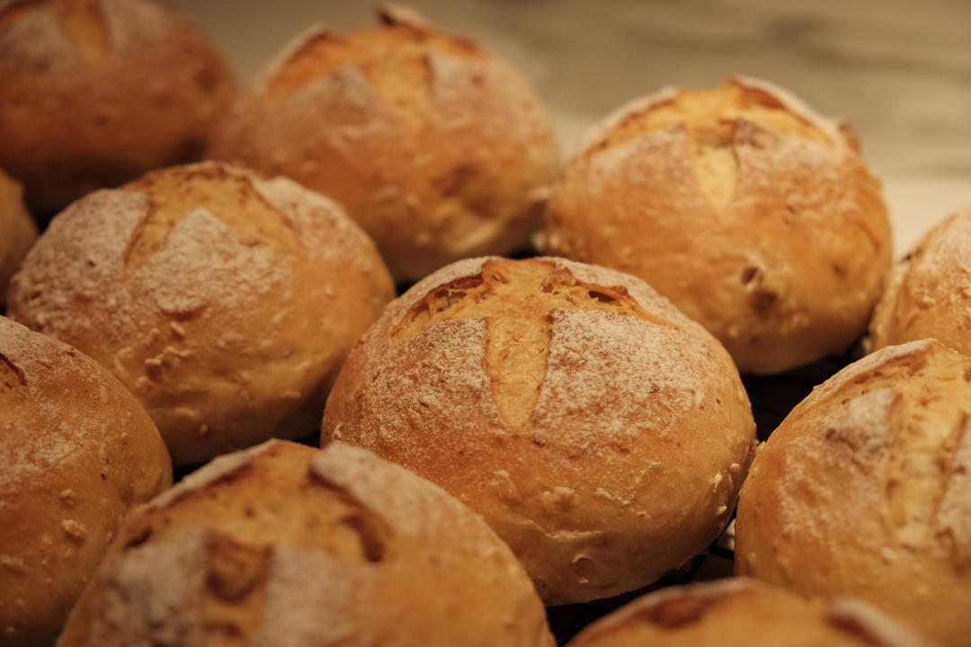 烤椰粒核桃奶酪餐包，香！