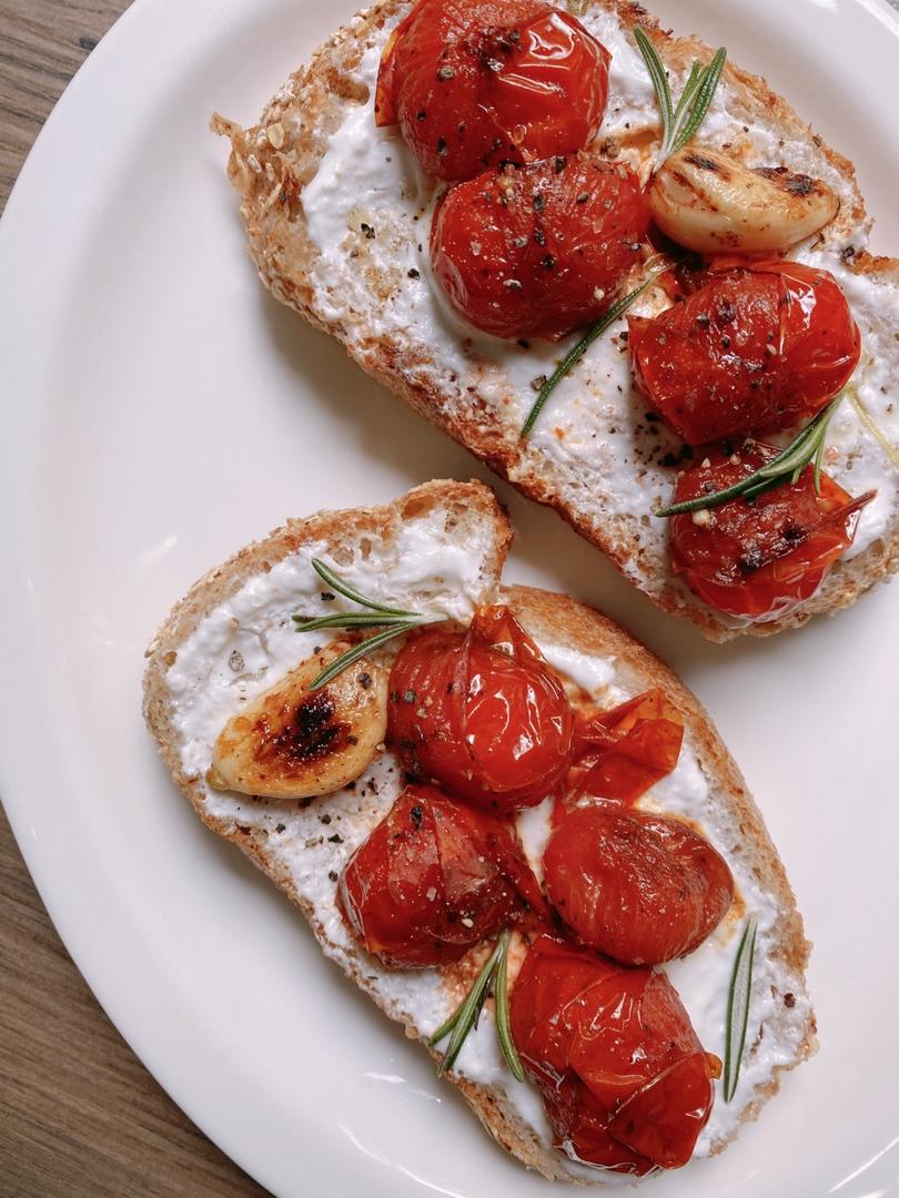 简单好吃番茄开放三明治早餐