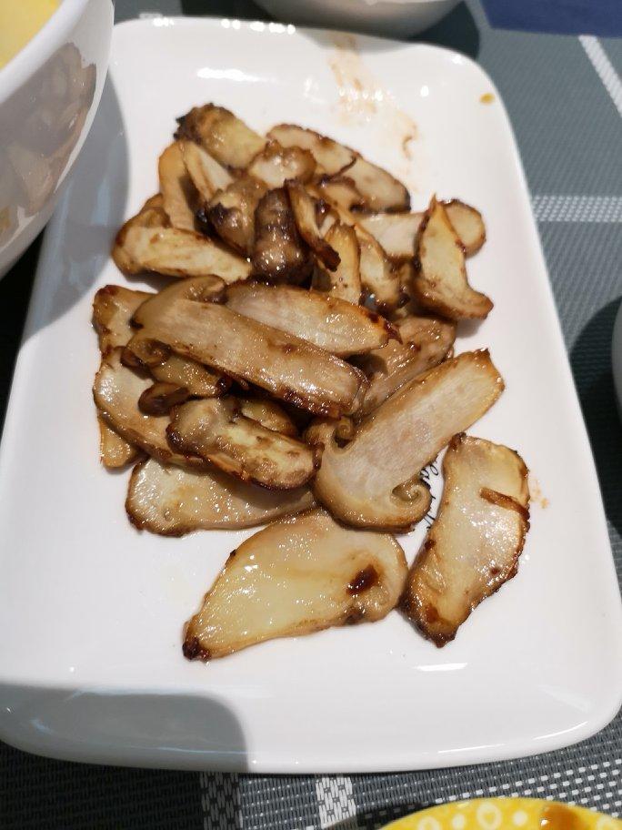 黄油煎松茸