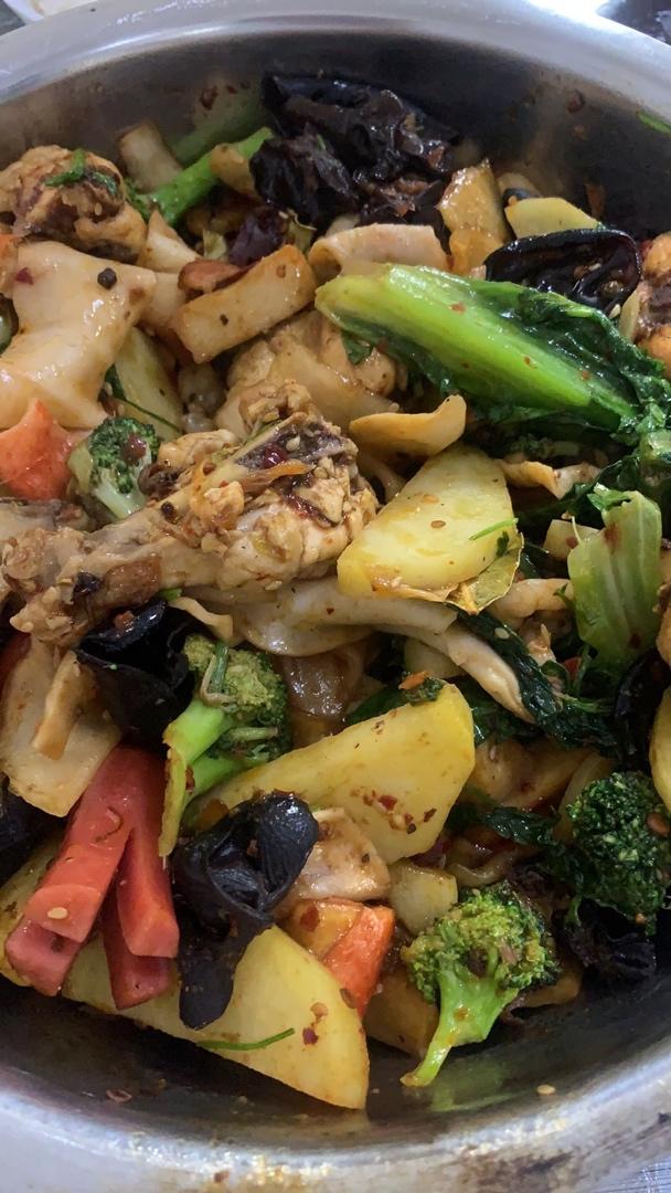 厨师长教你：“麻辣香锅”的正宗做法，看得口水直流 ！