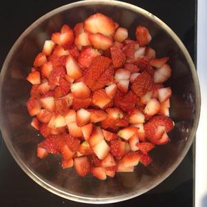 石小妖妖的木糖醇草莓酱的做法 步骤2