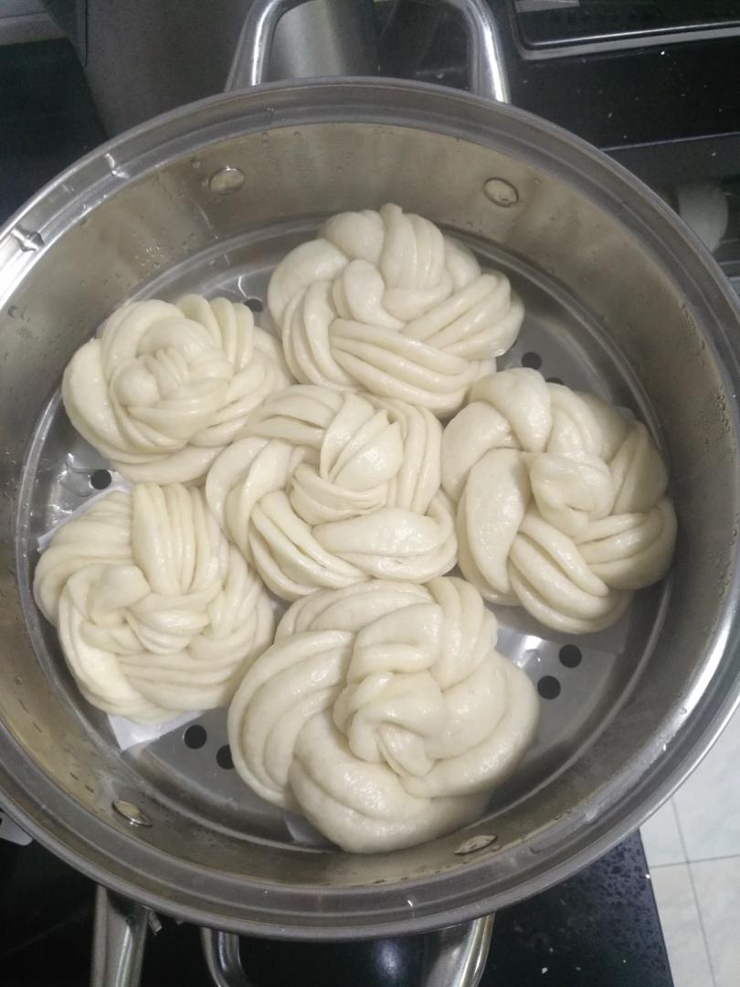 手把手教你蒸既简单又好看又好吃的花花朵🌺花卷（动图图解，一次发酵）
