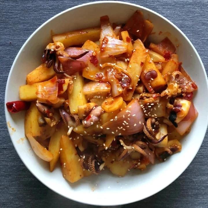 麻辣炒墨鱼仔（干锅墨鱼仔）