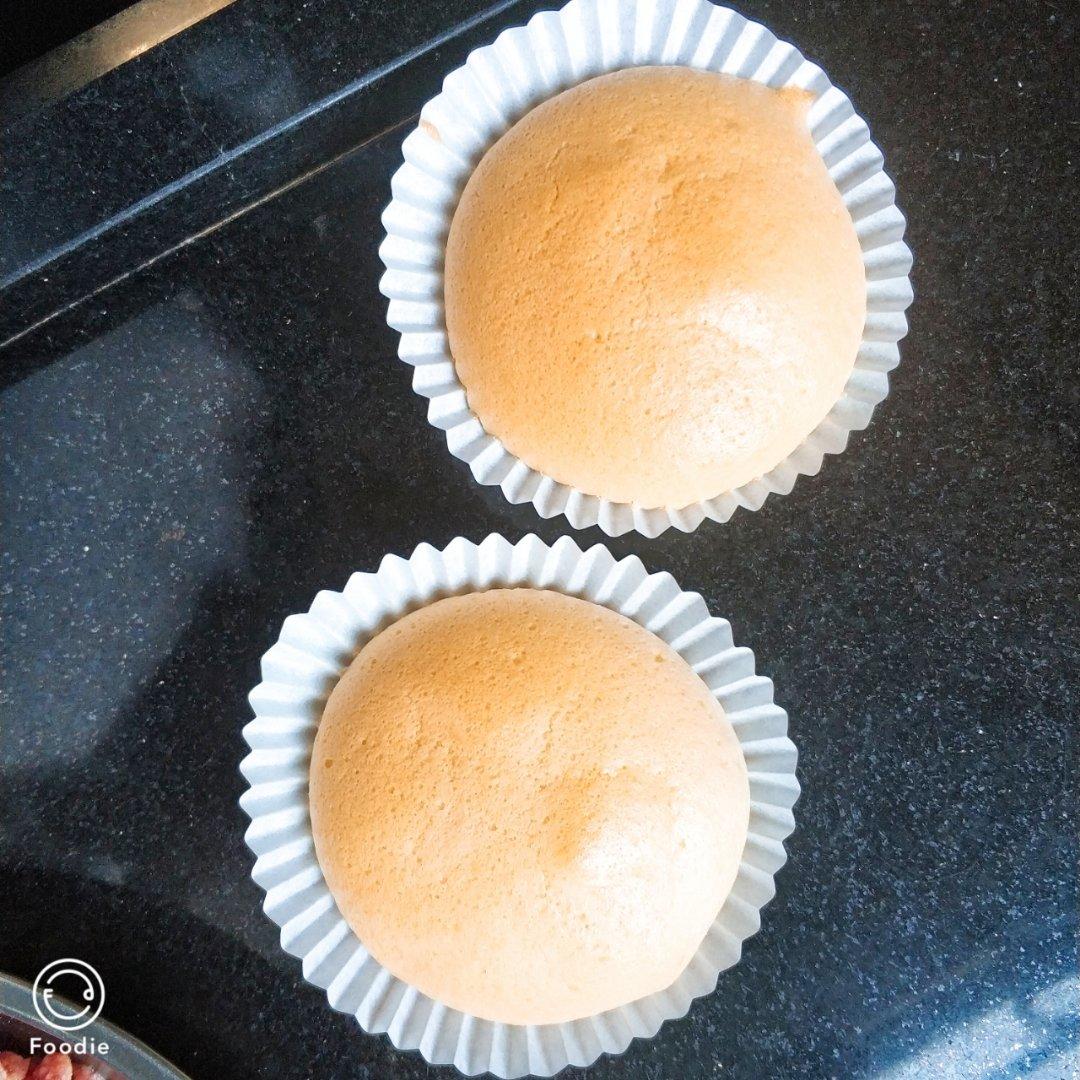不皱不裂圆润饱满原味戚风纸杯蛋糕