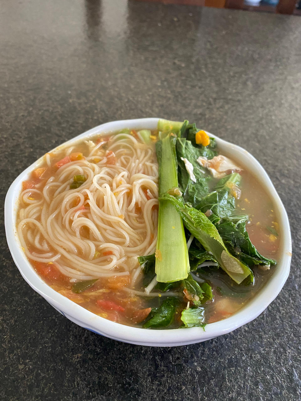 最家常的普通汤面——西红柿鸡蛋龙须面