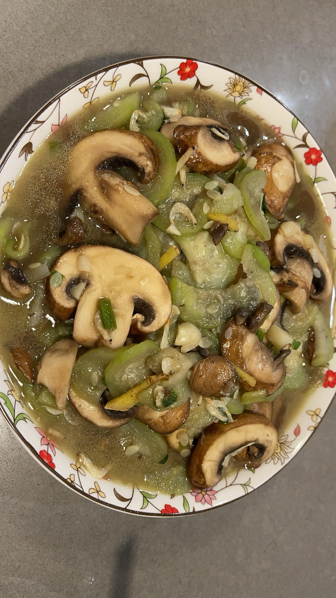 丝瓜炒口蘑，鲜甜无渣！